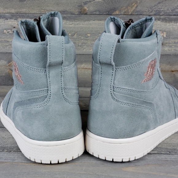 New Women's Nike Air Jordan 1 High Zip Sneakers - Picture 8 of 8